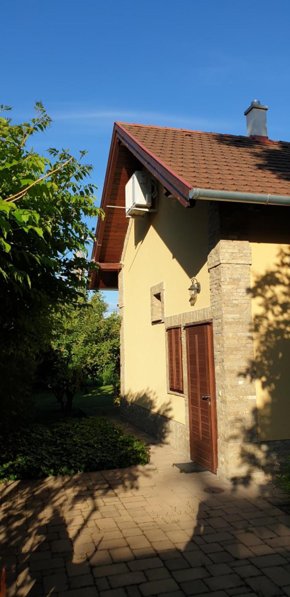 Duzzogo Vendeghaz Agard Villa Gardony Exterior photo