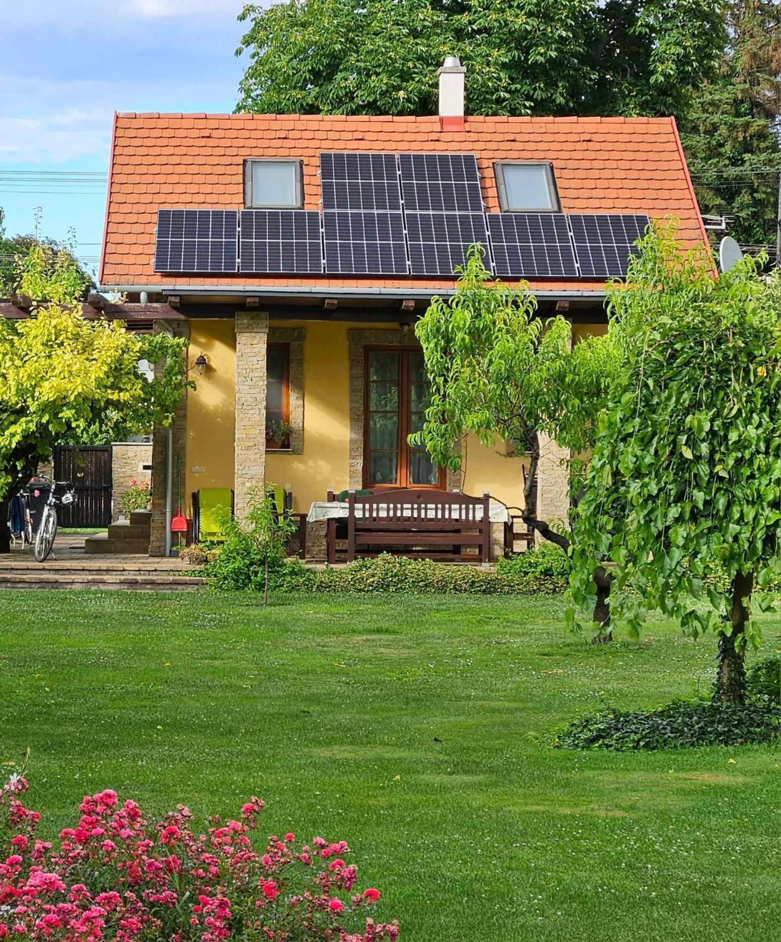 Duzzogo Vendeghaz Agard Villa Gardony Exterior photo